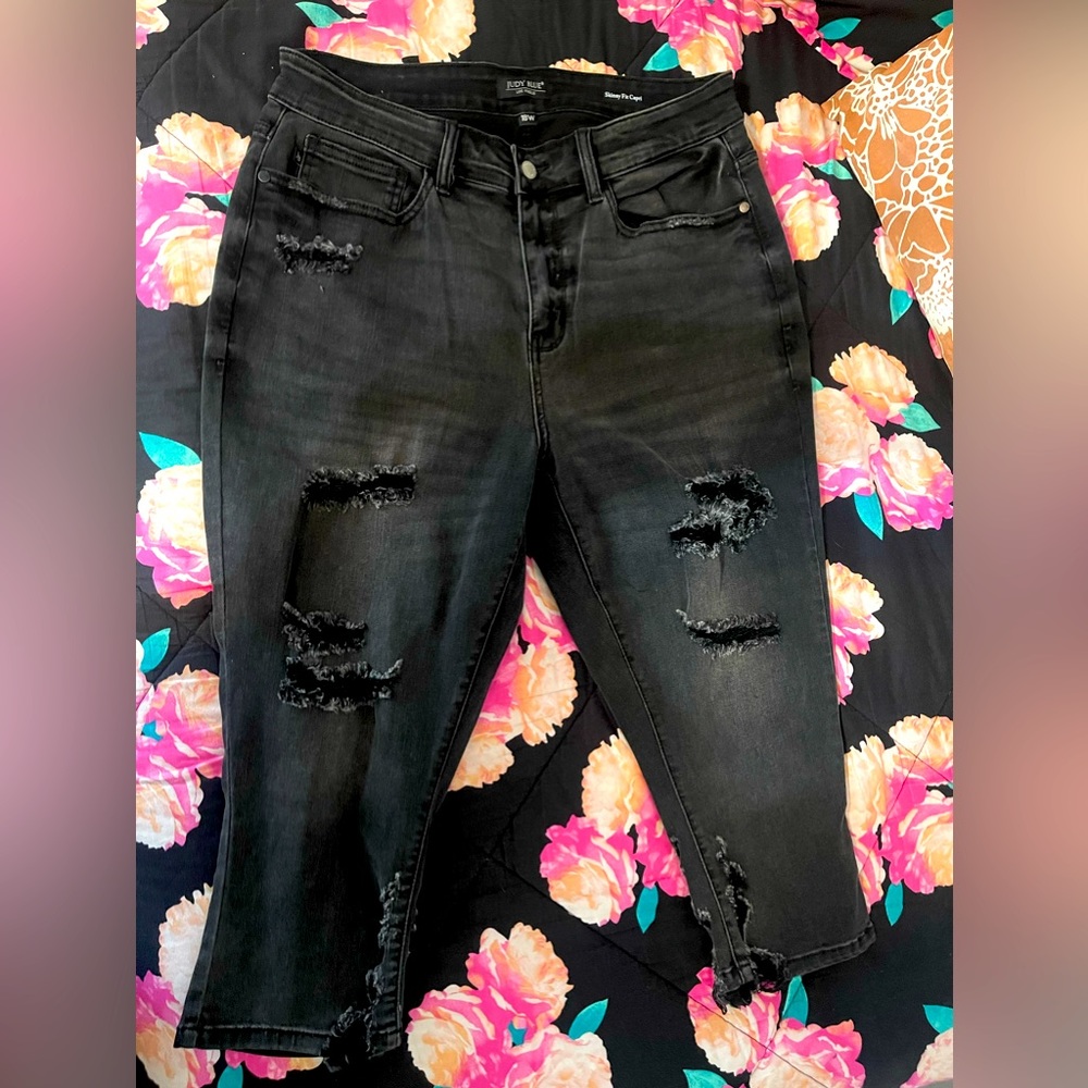 Judy blues black denim capris